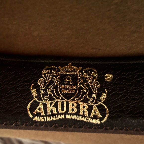 Like new vintage Akubara Snowy River hat.